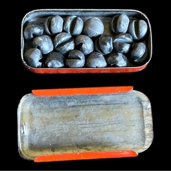 Vintage Split Shot Montgomery Ward Tin w/Sinkers - Picture 3 of 3